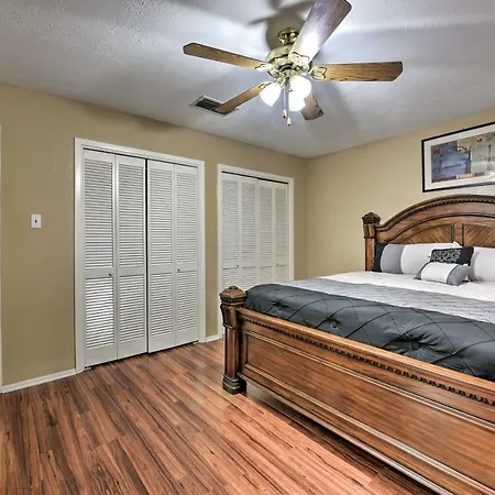 Pet-Friendly Missouri City Home With Fenced-In Yard!